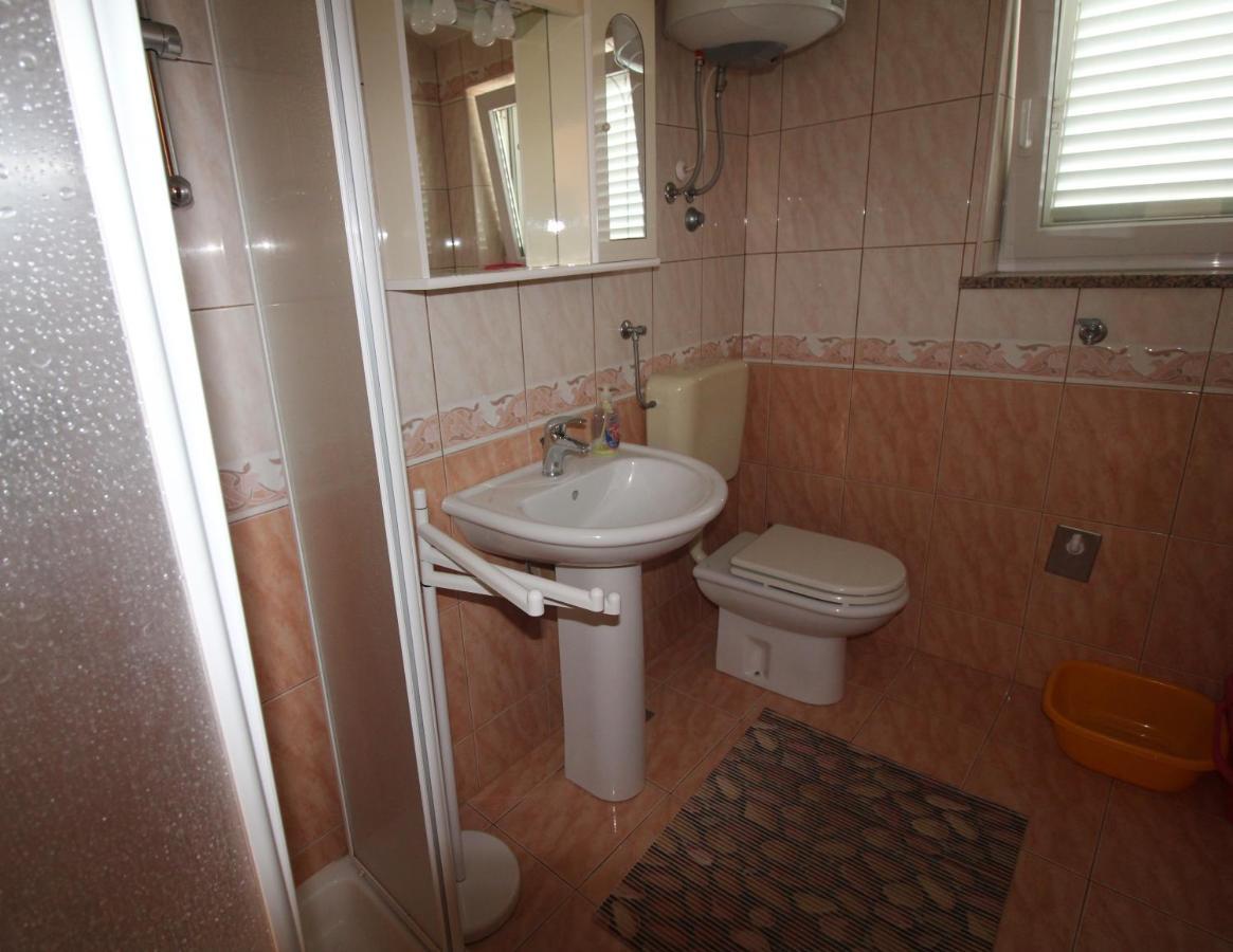 Studio Apartment Aniko Premantura Esterno foto